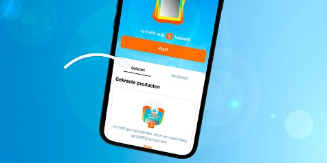 Afbeelding van een smartphone met een kras-of-win spel op het scherm waarop staat "Je hebt nog 5 kansen! Start en maak kans op GRATIS producten!"