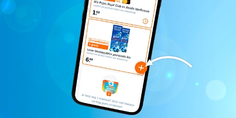 Smartphone scherm met aanbiedingen van Albert Heijn, inclusief Zomerkrassen-actie waarbij twee producten gratis zijn bij aankoop van Lenor Unstoppables geurparels.