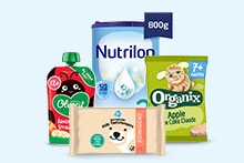 Producten voor baby’s, waaronder Nutrilon melkpoeder, Organix appelkoekjes, Olvarit knijpfruit en babydoekjes.