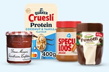 Vier ontbijtsmeersels en granen: Bonne Maman aardbeienjam, Quaker Cruesli Protein kokos & vanille, AH Speculoos pasta en Duo Penotti chocopasta.