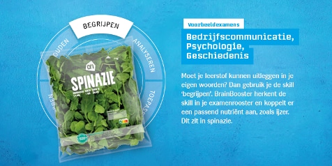 Zak spinazie van Albert Heijn op een blauwe achtergrond, omringd door cirkelvormige tekst over vaardigheden zoals begrijpen, analyseren en toepassen. Rechts staat uitleg over het verband tussen de skill 'begrijpen' en het nutriënt ijzer dat in spinazie zit. Bovenin worden voorbeeldexamens zoals Bedrijfscommunicatie, Psychologie en Geschiedenis vermeld.