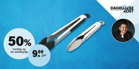 Promotie voor keukenproducten met 50% korting op de adviesprijs, afgebeeld met twee keukentangen en de tekst "Dagelijkse Kost".