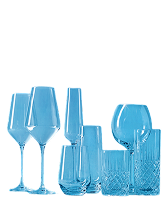 Assortiment van verschillende soorten glazen, waaronder wijnglazen, waterglazen en whiskyglazen