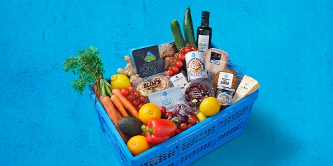 Leverbakje van AH met allerlei producten in