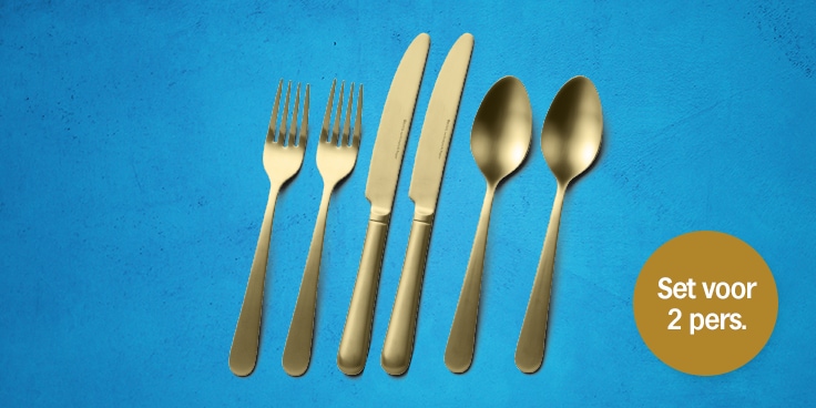 Gouden bestekset voor 2 personen op blauwe achtergrond.