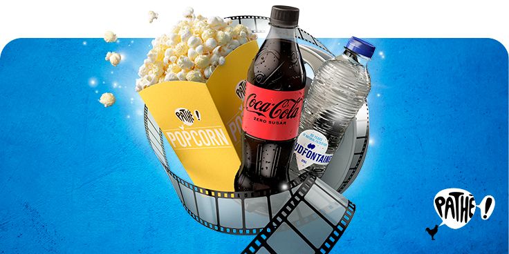 Bak popcorn, fles Coca-Cola Zero Sugar en flesje mineraalwater met Pathé logo op blauwe achtergrond met filmrol.