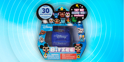 Bitzee Disney speelgoedverpakking met blauwe achtergrond, waarop "30 Disney personages te ontgrendelen" en "Try Me!" staat, omringd door pixelachtige Disney figuurtjes.