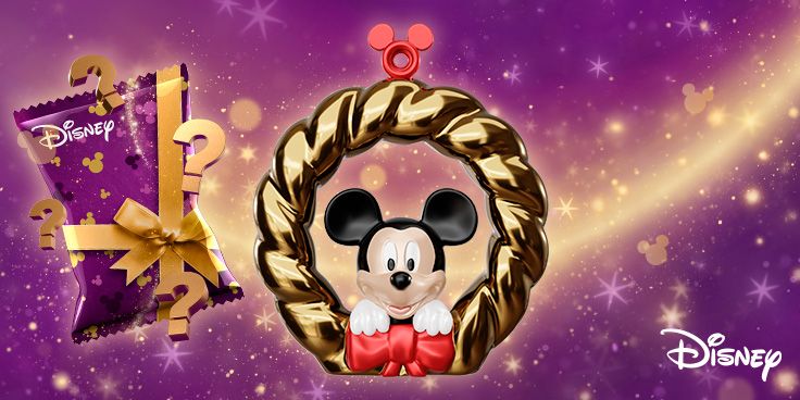 Disney kerstornament met Mickey Mouse en paars gouden verpakking tegen een paarse achtergrond met Disney-logo