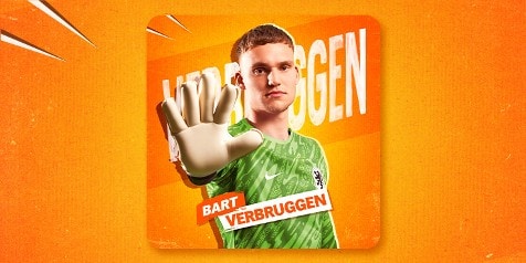 Bart Verbruggen in groen voetbaltenue met grote uitgestrekte handschoen.