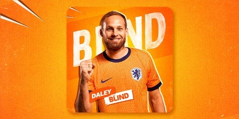 Voetbalspeler Daley Blind in oranje Nederlands elftalshirt met gebalde vuist.