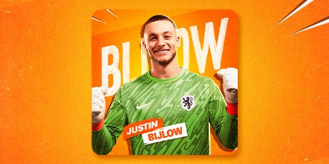 Voetballer in groen tenue met de naam "Justin Bijlow" op oranje achtergrond.