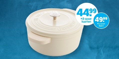 Crèmekleurige Dutch Oven van het merk Greenpan op een blauwe achtergrond met spaaractieprijzen van 44,99 euro met twee spaarkaarten of 49,99 euro met één spaarkaart.