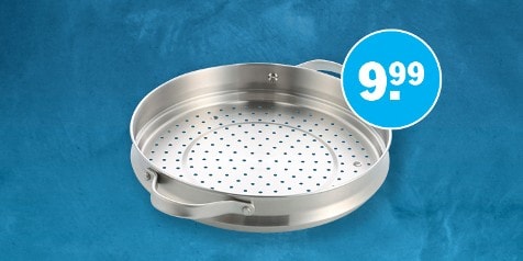 Roestvrijstalen stoominzet met handgrepen op een blauwe achtergrond, prijskaartje 9,99 euro.
