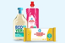 Afbeelding van drie schoonmaakproducten: Ecover afwasmiddel, AH allesreiniger en AH vochtige allesreinigerdoekjes.