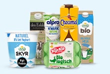 Assortiment biologische zuivelproducten en eieren, waaronder Arla Skyr, Alpro kwark, Chocomel, biologische melk en biologische eieren.