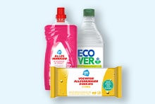 Afbeelding van drie schoonmaakproducten: een fles Allesreiniger van Albert Heijn, een fles Ecover allesreiniger en een pak vochtig allesreiniger doekjes van Albert Heijn.