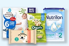 Verschillende babyproducten, waaronder AH luiers, Organix snacks, billendoekjes en Nutrilon 2 opvolgmelk.