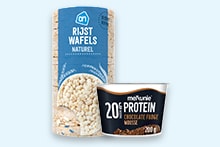 AH rijstwafels naturel en Melkunie Protein chocoladevla in beker