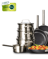 Kookgerei set van GreenPan inclusief steelpannen, stoominzet en koekenpannen met gerecht.
