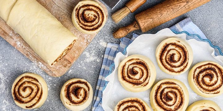 Recept en ingredienten om zelf kaneelbroodjes te maken