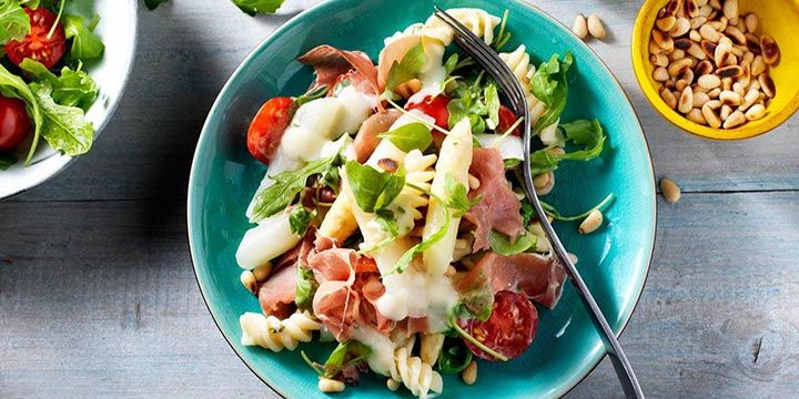 Pastasalade met witte asperges en maggi aspergesaus bij Albert Heijn