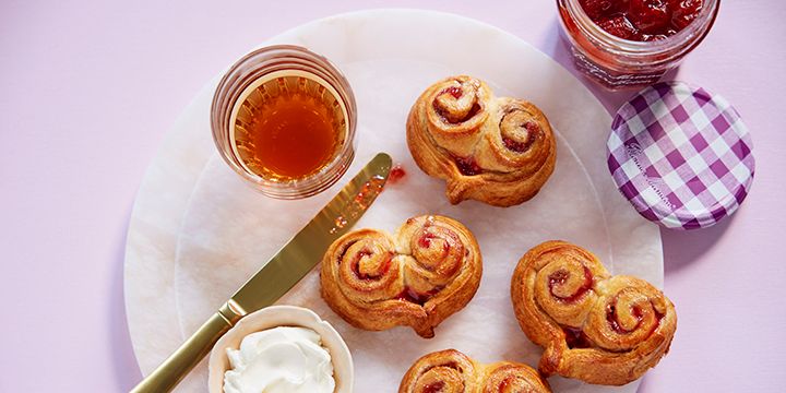 Ontbijt op bed? Dan kan de jam van Bonne maman niet ontbreken.