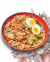 Ramen met gegrilde kip en gekookte eieren in een rode kom.