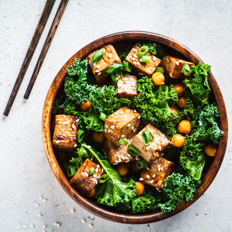 Plantaardig gerecht met tofu