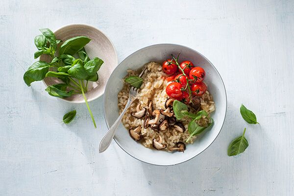 Vegan risotto met shiitake en tomaten