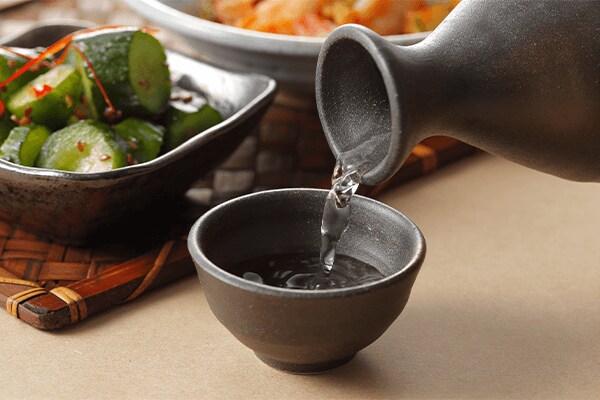 Sake schenken