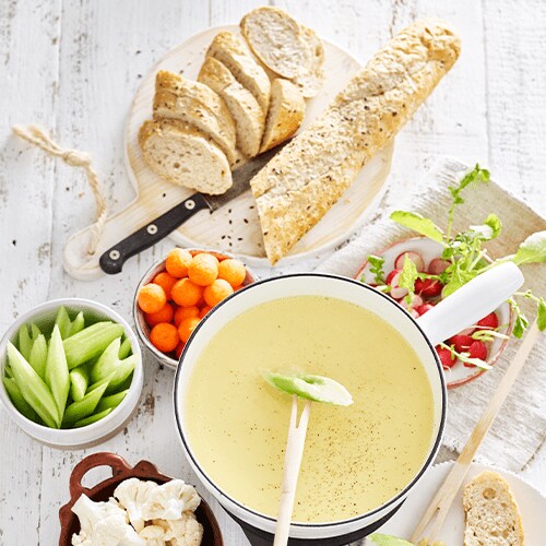 kaasfondue met groente en brood