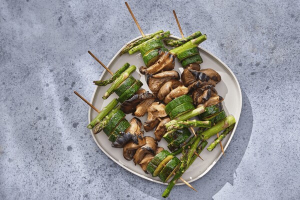 BBQ veganspies met oesterzwam en groene asperge