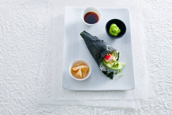 Temaki (handroll) sushi