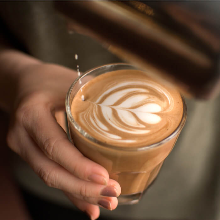 Flat white koffie wat is het en hoe maak je 'm? Albert Heijn