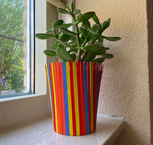 knutselen met ijsstokjes plantenpot