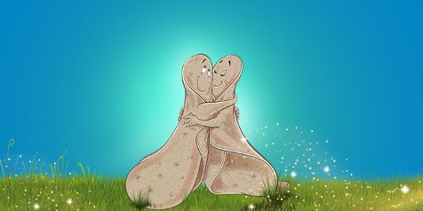 Twee omhelzende cartoon wraps op een grasveld tegen een blauwe achtergrond.