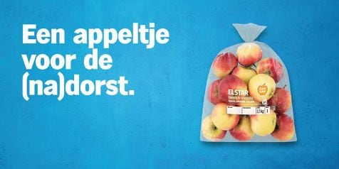 Zak met Elstar appels met de tekst "Een appeltje voor de (na)dorst" op een blauwe achtergrond.