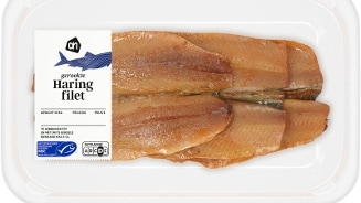 Verpakking met gerookte haringfilet van Albert Heijn