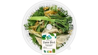 Stoommaaltijd Gyoza Bowl van AH Terra met noodles, bimi, paksoi, gele wortel en licht pittige zoetzure saus in plastic verpakking