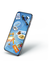 Smartphone met Albert Heijn-app schermvullend weergegeven, met afbeeldingen van een brievenbus, een keukenmachine, een camerastatief en een gerecht.