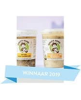 Twee bekers Oma's Soep, één met kip en fijne groentjes, de ander met champignon en peterselie, winnaar 2019.