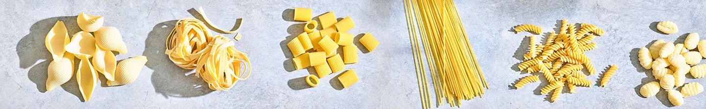 Allemaal soorten pasta op een rijtje