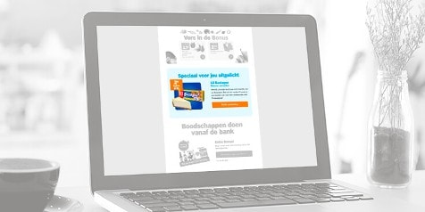Promotie op een laptop scherm met Lay's Super Chips aanbieding.