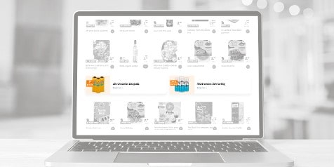 Aanbiedingen op een laptop weergegeven, inclusief 2+1 gratis op Chocomel en 25% korting op Coca-Cola Blikjes.