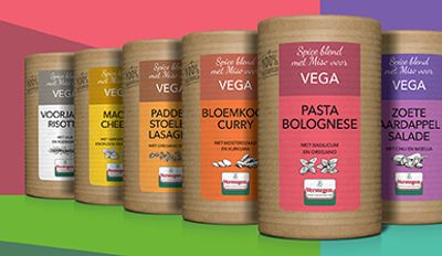 Bij Verstegen zijn we continue op zoek naar vernieuwende producten. Zo hebben we de Spice Blends voor Vega geïntroduceerd, voor super lekkere, vegetarische gerechten met een extra bite. Dit komt door de Miso die hartigheid geeft aan je gerecht. Deze 100% natuurlijke kruidenmixen krijg je compleet met recept en boodschappenlijstje. Ook lekker makkelijk dus.