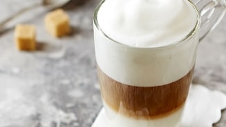 Wist je dat latte macchiato 'gevlekte melk' betekent? Ontdek dit en meer!