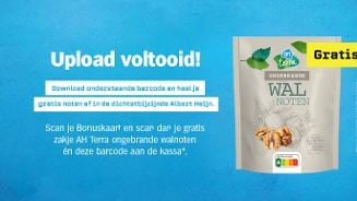 Promotiebeeld voor gratis AH Terra ongebrande walnoten bij Albert Heijn, met instructies om een barcode te downloaden en de noten af te halen met een Bonuskaart.