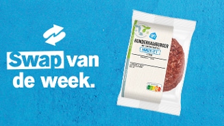 de verpakking van een hamburger op een blauwe achtergrond