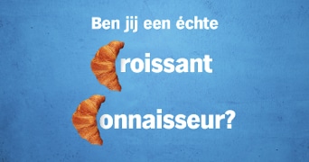 Tekst "Ben jij een echte croissant connaisseur?" met twee croissants op een blauwe achtergrond.