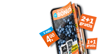 Albert Heijn Bonusfolder met blauwe bessen op de voorpagina, getoond op een smartphone, met opvallende acties zoals "2+1 gratis", "1+1 gratis" en "2 stuks 4,00 euro".